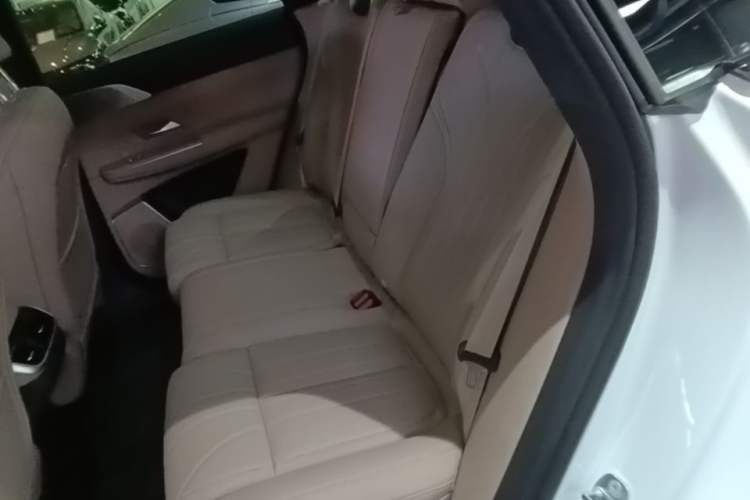 Used XPeng G9 2025 725 with Ultra-Long Range Max Left Rear Seat