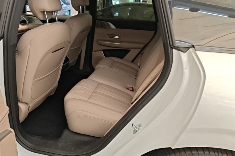 Used XPeng G9 2025 725 with Ultra-Long Range Max Left Rear Seat