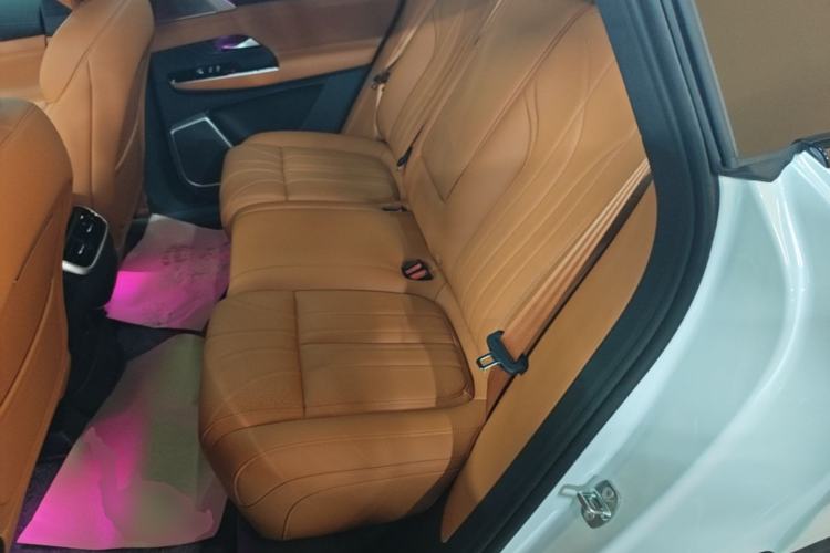 Used XPeng G9 2025 725 with Ultra-Long Range Max Left Rear Seat