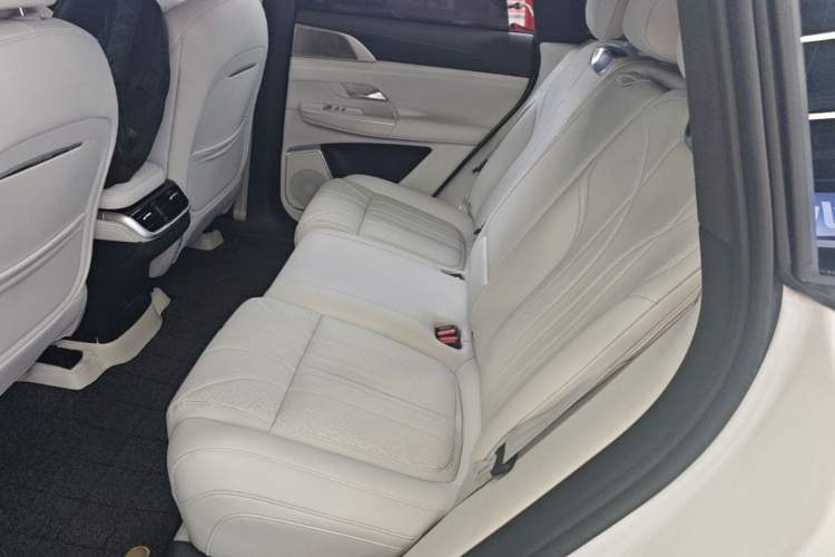 Used XPeng G9 2025 725 with Ultra-Long Range Max Left Rear Seat