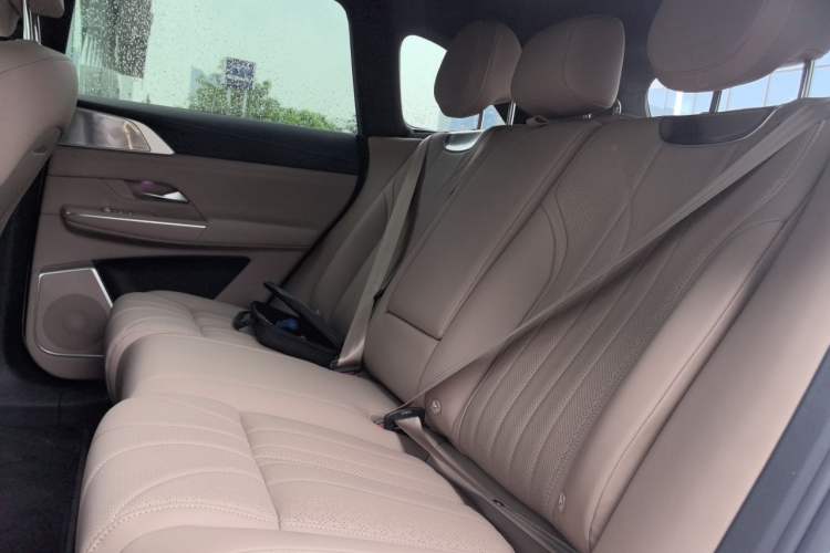 Used XPeng G9 2025 725 with Ultra-Long Range Max Left Rear Seat