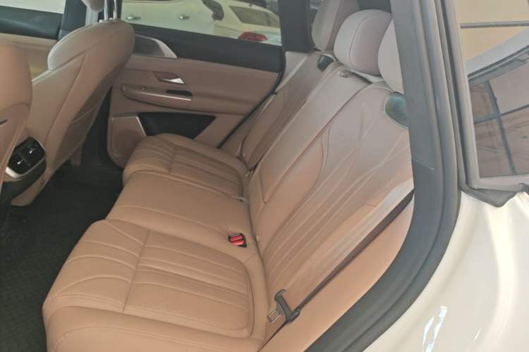 Used XPeng G9 2025 725 with Ultra-Long Range Max Left Rear Seat