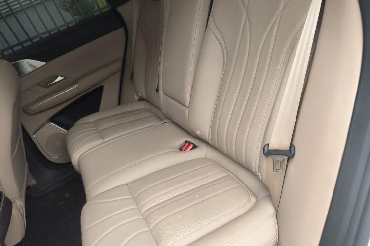 Used XPeng G9 2025 725 with Ultra-Long Range Max Left Rear Seat