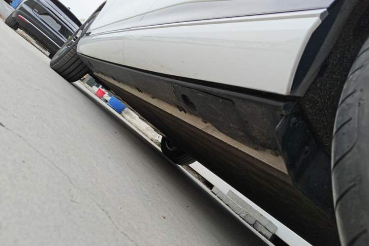 Used XPeng G9 2025 725 with Ultra-Long Range Max Left Side Sill