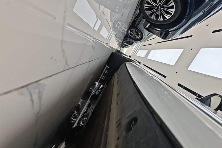 Used XPeng G9 2025 680 Ultra-Long Range All-Wheel Drive Max Left Side Sill