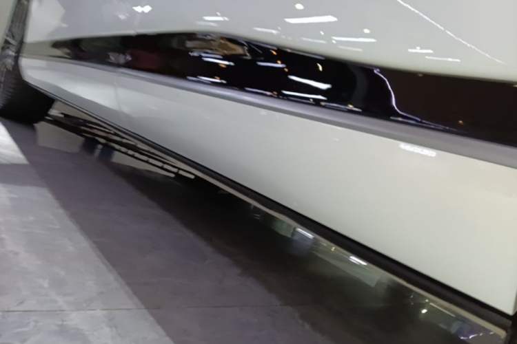 Used XPeng G9 2025 725 with Ultra-Long Range Max Left Side Sill