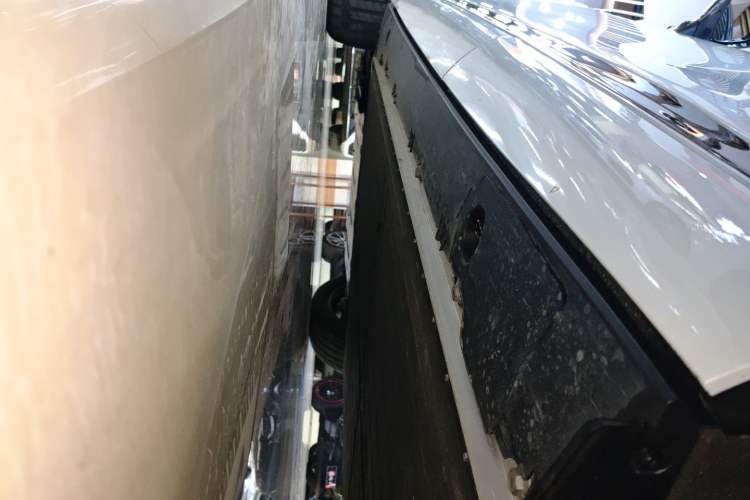Used XPeng G9 2025 625 Long-Range Max Left Side Sill