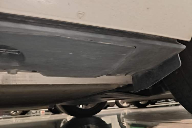Used XPeng G9 2025 725 with Ultra-Long Range Max Left Side Sill