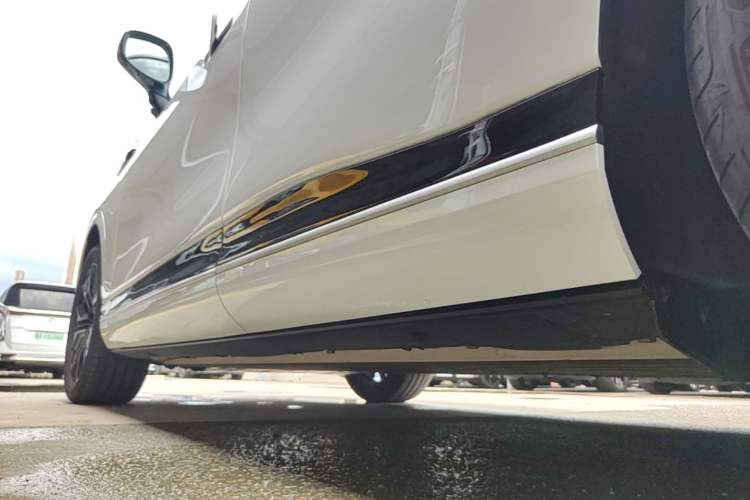 Used XPeng G9 2025 625 Long-Range Max Left Side Sill