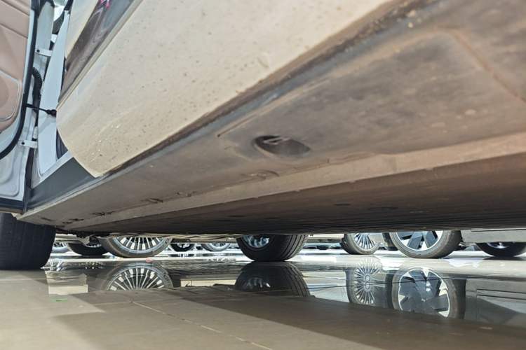 Used XPeng G9 2025 680 Ultra-Long Range All-Wheel Drive Max Left Side Sill