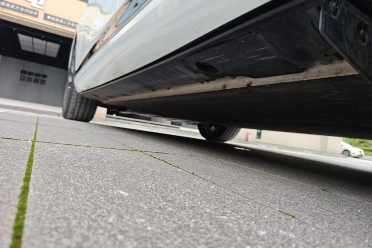 Used XPeng G9 2025 625 Long-Range Max Left Side Sill