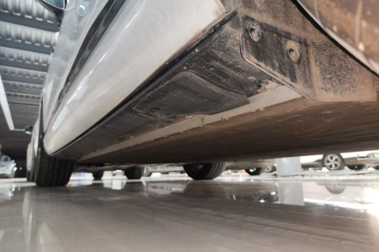 Used XPeng G9 2025 625 Long-Range Max Left Side Sill