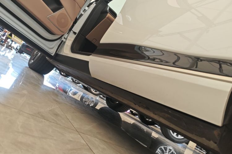 Used XPeng G9 2025 725 with Ultra-Long Range Max Left Side Sill