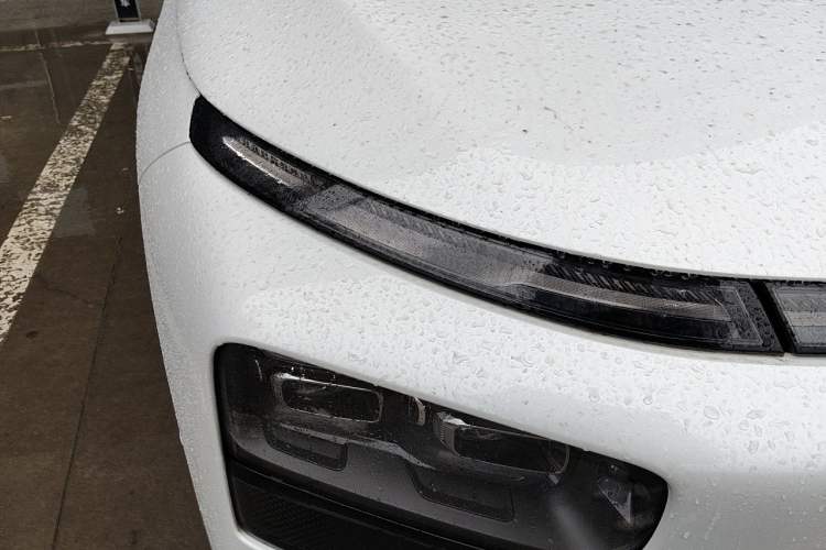 Used XPeng G9 2025 725 with Ultra-Long Range Max Right Front Headlight