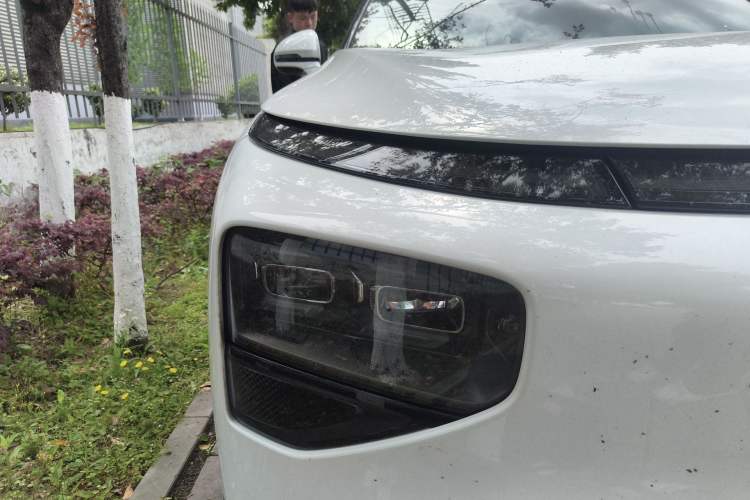 Used XPeng G9 2025 725 with Ultra-Long Range Max Right Front Headlight