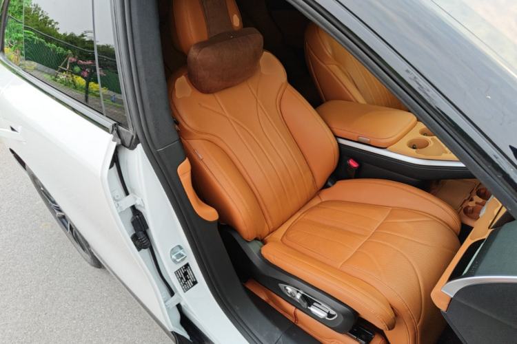 Used XPeng G9 2025 725 with Ultra-Long Range Max Right Front Seat