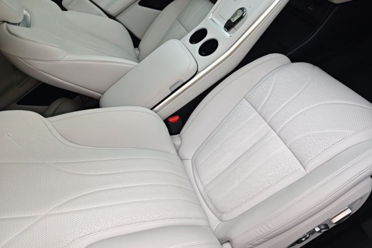 Used XPeng G9 2025 680 Ultra-Long Range All-Wheel Drive Max Right Front Seat