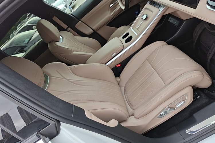Used XPeng G9 2025 625 Long-Range Max Right Front Seat