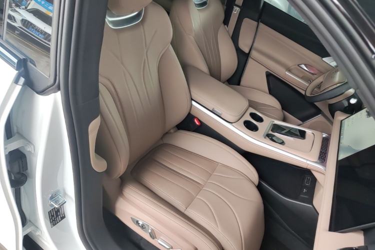 Used XPeng G9 2025 725 with Ultra-Long Range Max Right Front Seat