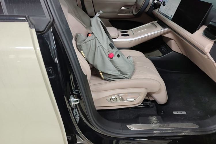 Used XPeng G9 2025 625 Long-Range Max Right Front Seat