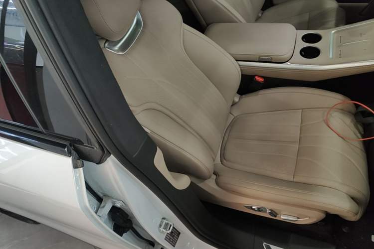 Used XPeng G9 2025 625 Long-Range Max Right Front Seat
