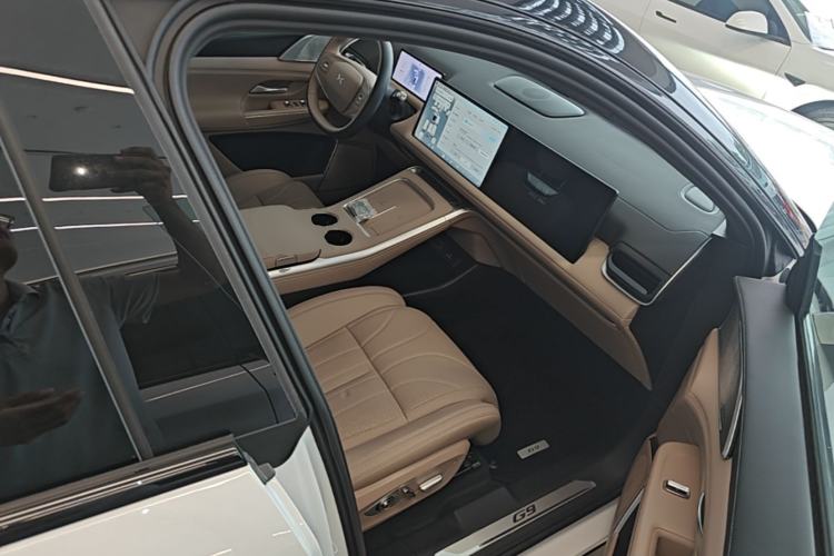 Used XPeng G9 2025 725 with Ultra-Long Range Max Right Front Seat