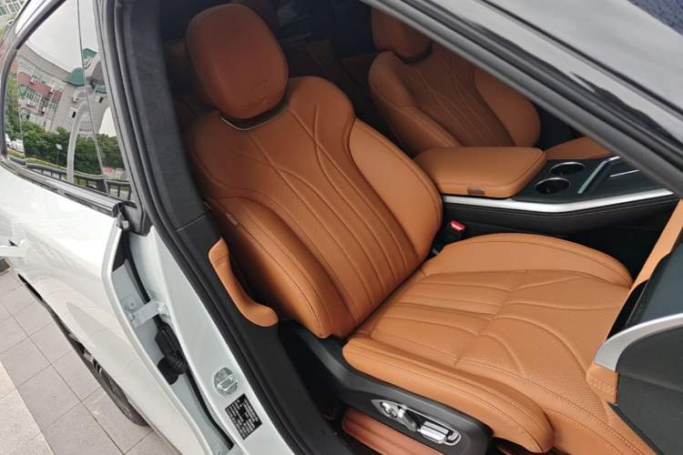 Used XPeng G9 2025 625 Long-Range Max Right Front Seat