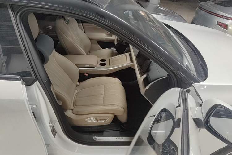 Used XPeng G9 2025 625 Long-Range Max Right Front Seat