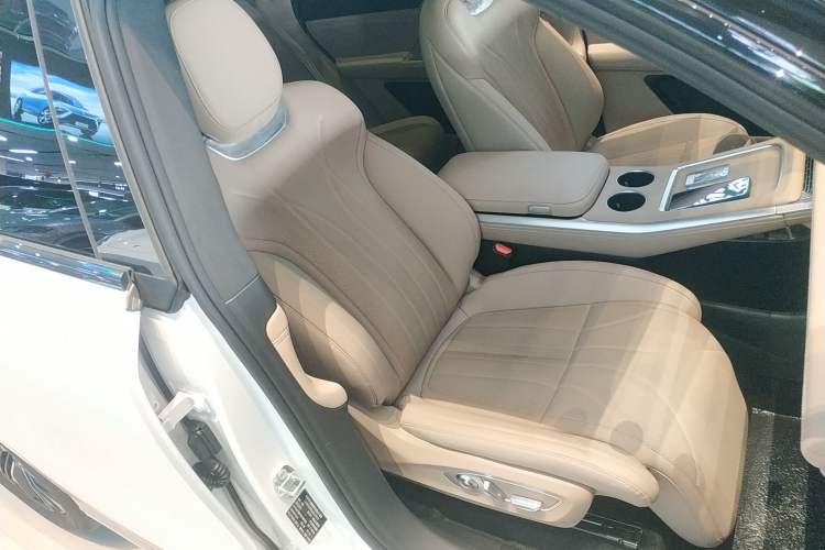 Used XPeng G9 2025 625 Long-Range Max Right Front Seat