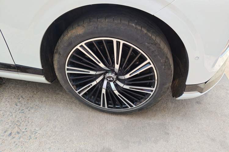 Used XPeng G9 2025 725 with Ultra-Long Range Max Right Front Wheel Hub