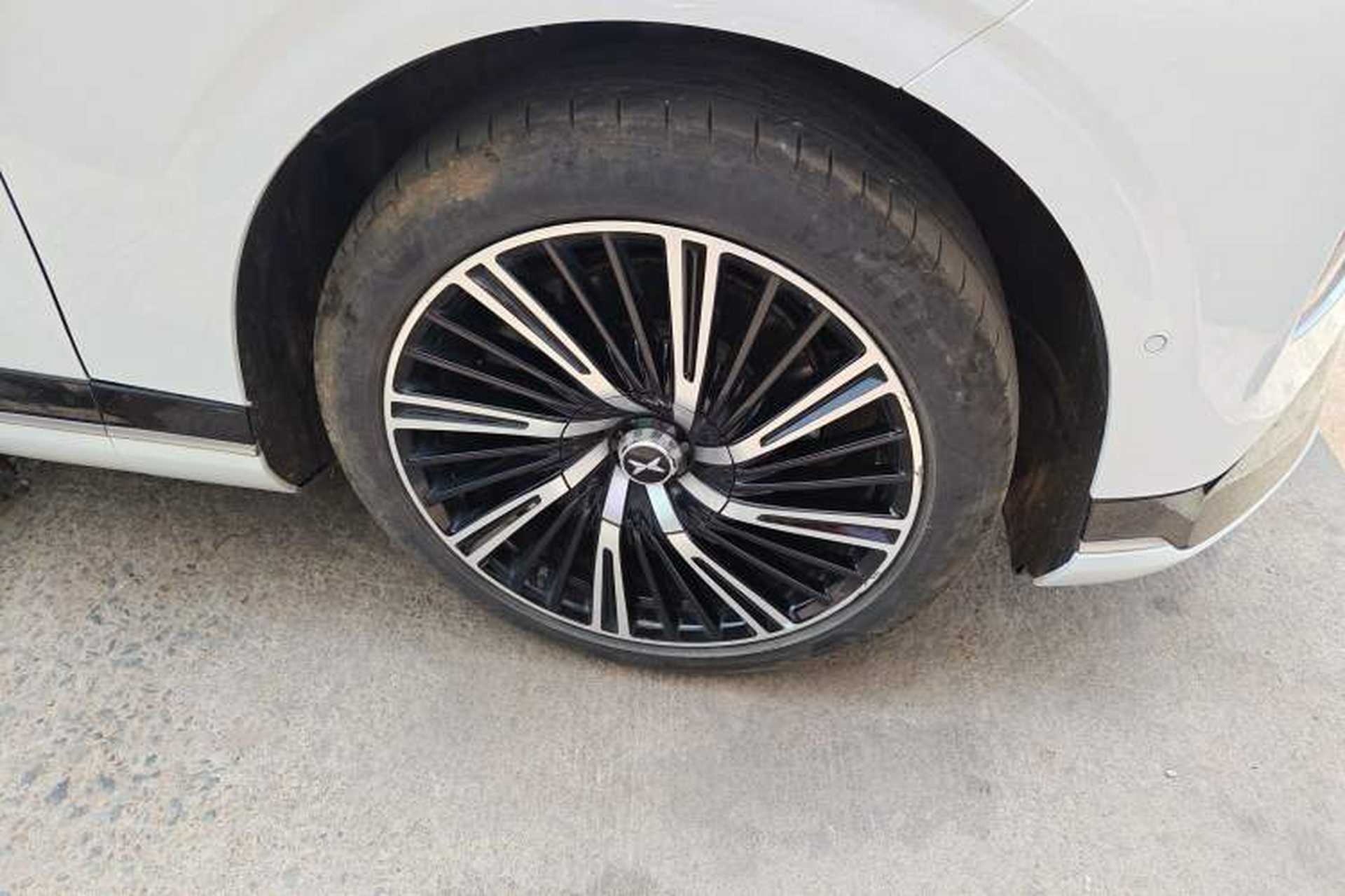 Used XPeng G9 2025 725 with Ultra-Long Range Max Right Front Wheel Hub