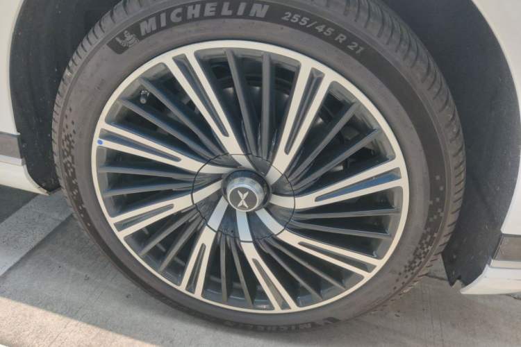 Used XPeng G9 2025 625 Long-Range Max Right Front Wheel Hub