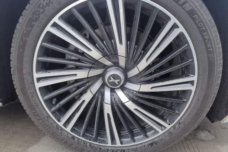 Used XPeng G9 2025 725 with Ultra-Long Range Max Right Front Wheel Hub