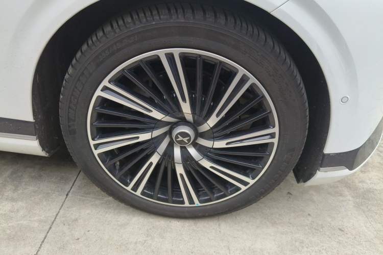 Used XPeng G9 2025 725 with Ultra-Long Range Max Right Front Wheel Hub