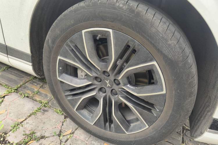Used XPeng G9 2025 725 with Ultra-Long Range Max Right Front Wheel Hub