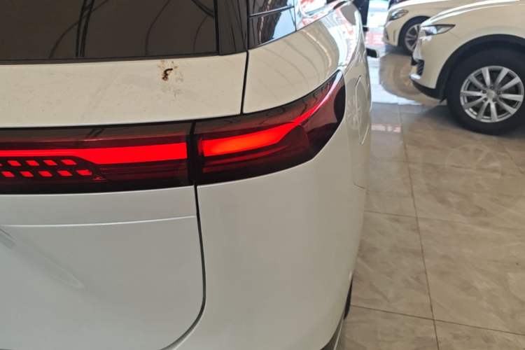 Used XPeng G9 2025 725 with Ultra-Long Range Max Right Rear Taillight