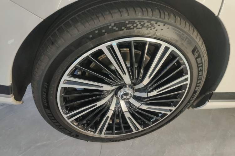 Used XPeng G9 2025 725 with Ultra-Long Range Max Right Rear Wheel Hub