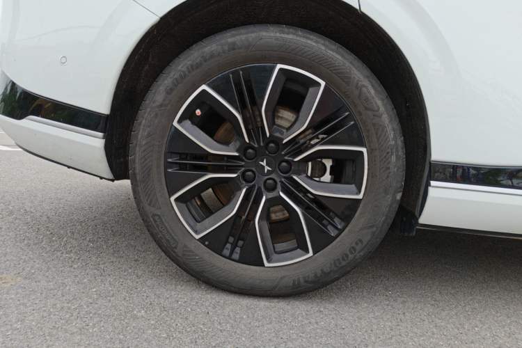 Used XPeng G9 2025 725 with Ultra-Long Range Max Right Rear Wheel Hub