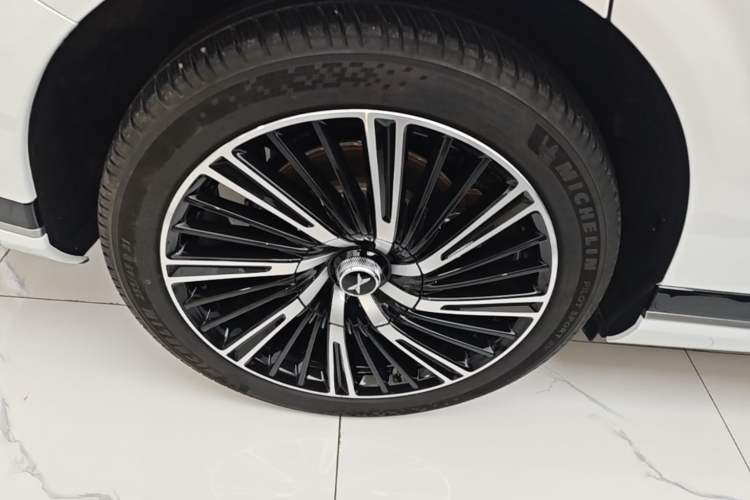 Used XPeng G9 2025 680 Ultra-Long Range All-Wheel Drive Max Right Rear Wheel Hub