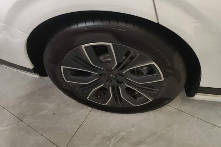 Used XPeng G9 2025 625 Long-Range Max Right Rear Wheel Hub