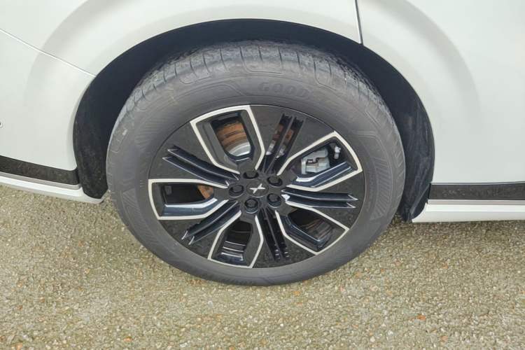 Used XPeng G9 2025 625 Long-Range Max Right Rear Wheel Hub