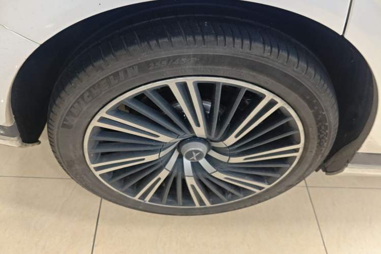 Used XPeng G9 2025 680 Ultra-Long Range All-Wheel Drive Max Right Rear Wheel Hub