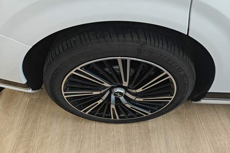 Used XPeng G9 2025 725 with Ultra-Long Range Max Right Rear Wheel Hub