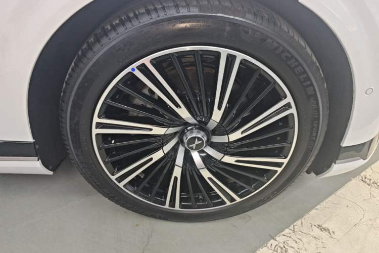 Used XPeng G9 2025 725 with Ultra-Long Range Max Right Rear Wheel Hub