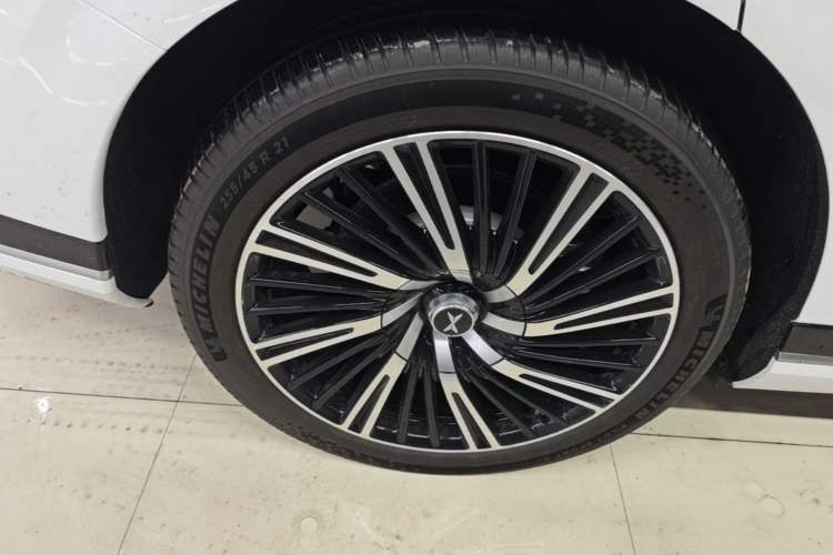 Used XPeng G9 2025 725 with Ultra-Long Range Max Right Rear Wheel Hub