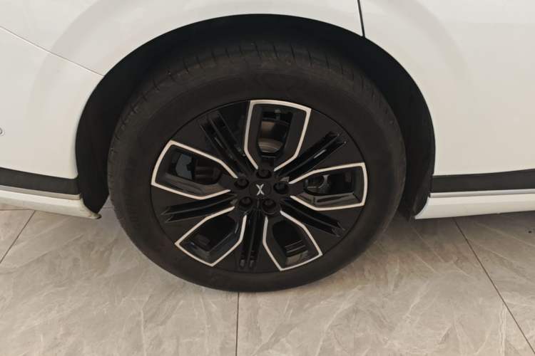 Used XPeng G9 2025 725 with Ultra-Long Range Max Right Rear Wheel Hub