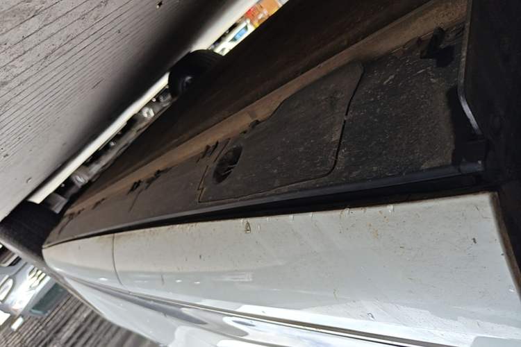 Used XPeng G9 2025 625 Long-Range Max Right Side Sill