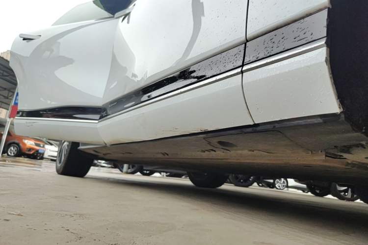 Used XPeng G9 2025 725 with Ultra-Long Range Max Right Side Sill