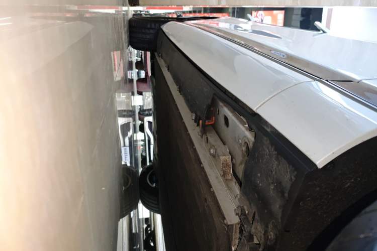 Used XPeng G9 2025 625 Long-Range Max Right Side Sill