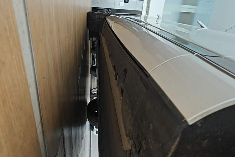 Used XPeng G9 2025 725 with Ultra-Long Range Max Right Side Sill